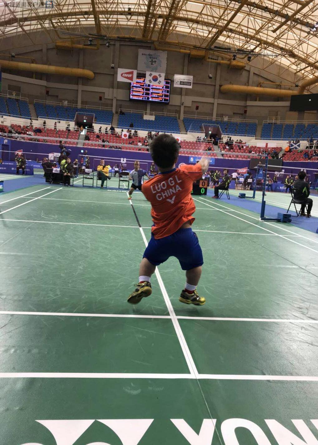 球场上以铁 球场上以铁